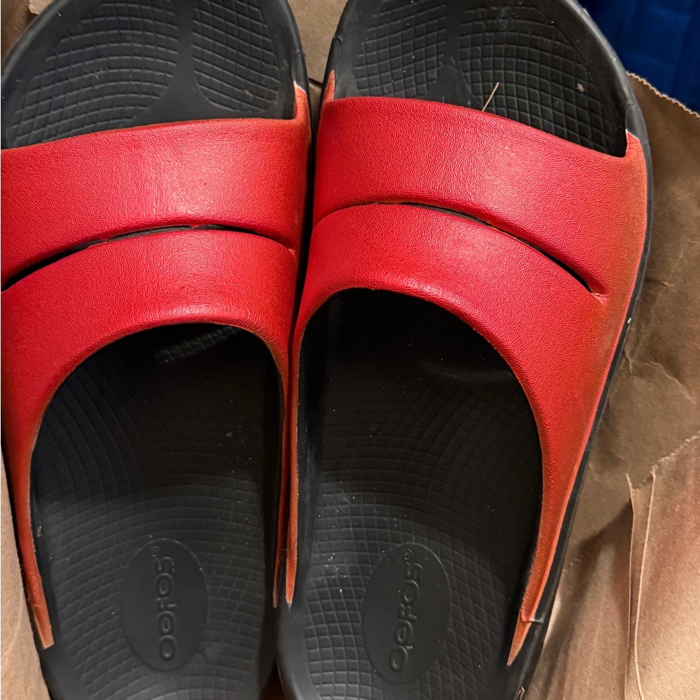OOFOS Black Slide Recovery Sandals with Red Accent